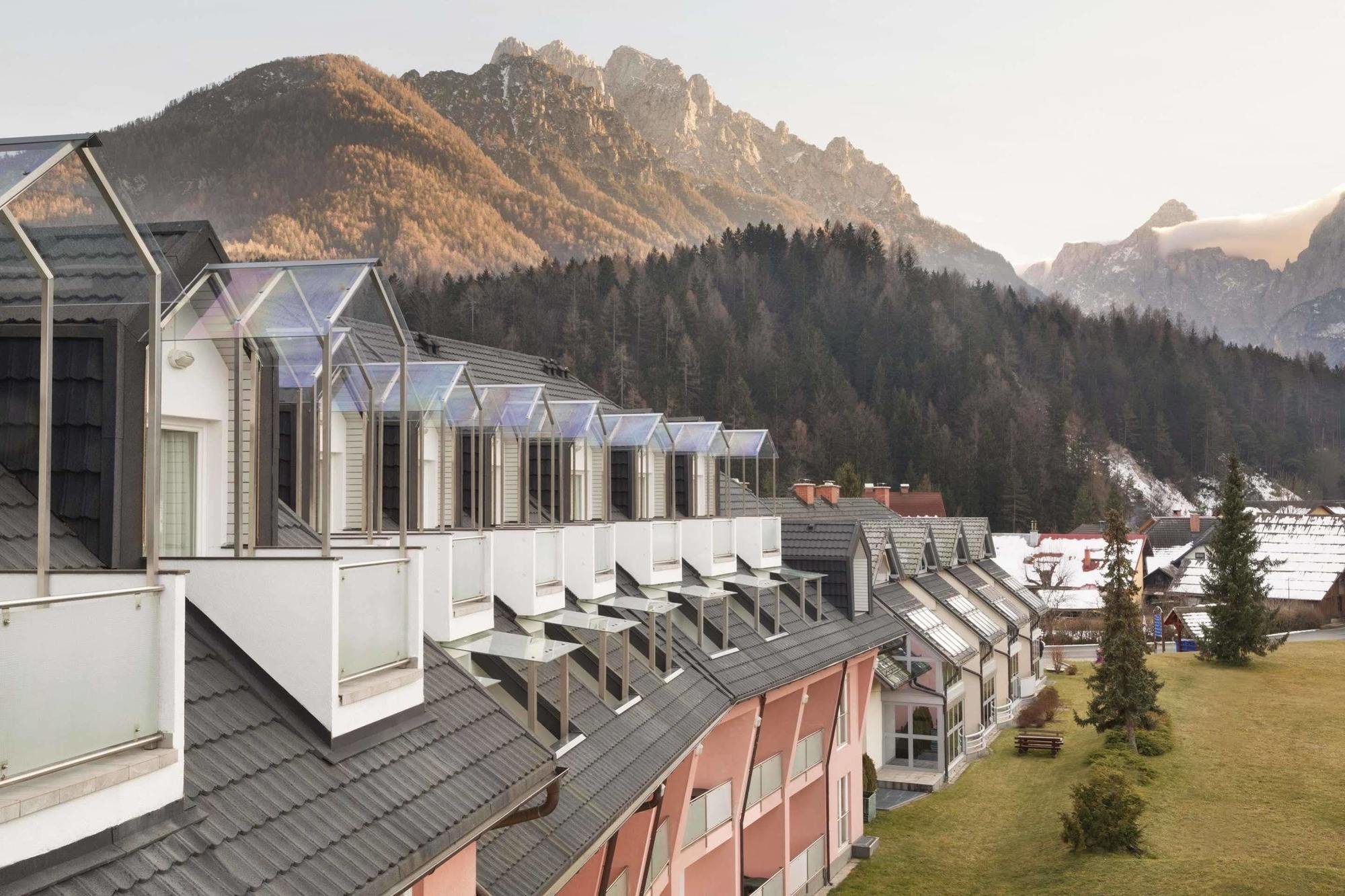 Ramada Hotel & Suites Kranjska Gora Zewnętrze zdjęcie